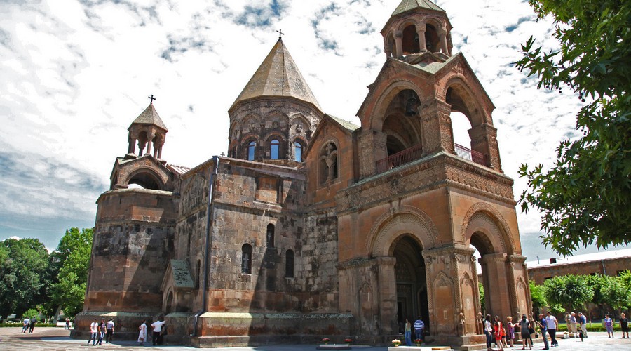 نمایی زیبا از کلیسای اچمیادزین ارمنستان 