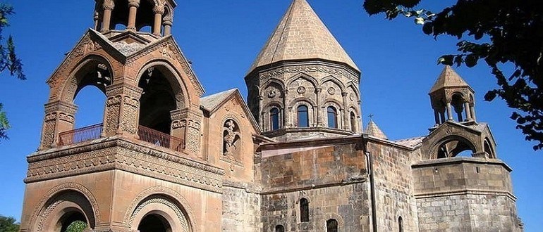 کلیسای عجیب اچمیادزین ارمنستان