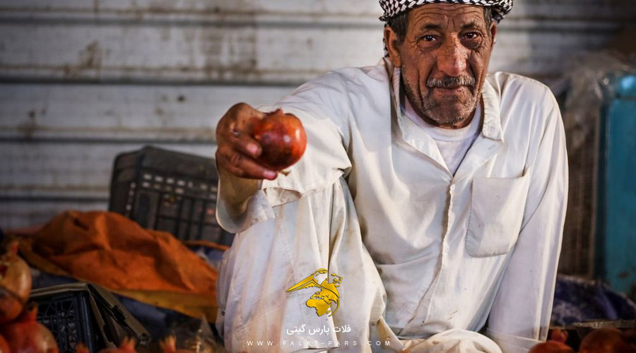 فروشنده میوه در بازار عراق