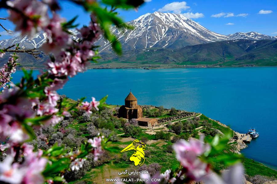 نمایی بسیار زیبا از دریاچه وان 